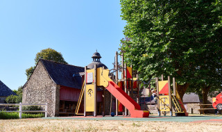 Parque infantil - Camping Domaine du Logis - Villatent - La Chapelle aux Filtzméens, Bretaña, Francia