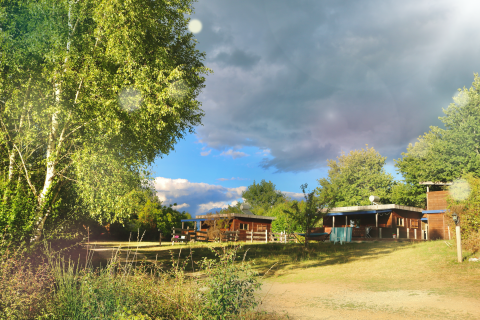 Photo of the self-sufficient luxury eco-chalet at Campsite Junora in France, surrounded by trees and nature.