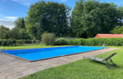 Piscina exterior con tumbona y vegetación en Type C House 363-364, ubicada en Alemania y rodeada de naturaleza.