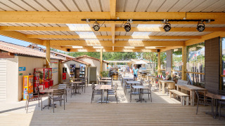 Terrace catering - Camping La Bretonnière - Villatent - Saint Julien des Landes, Pays de la Loire, France