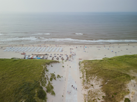 Vista aerea di MarinaPark Residentie Bloemendaal, Olanda Settentrionale, Paesi Bassi, con spiaggia e dune.