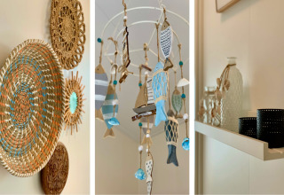 Wanddecoratie, vissenmobile en plankitems in natuurlijke kleuren in een modern chalet in Nederland.