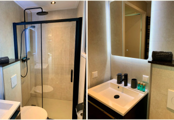 Bagno moderno al Pleasant chalet nei Paesi Bassi con doccia, rubinetteria nera e specchio illuminato.