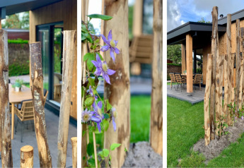 Postes de madera y flores moradas junto a la veranda del Pleasant chalet con exterior en Países Bajos.