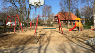 Speeltuin en sportveld - Camping Elbeling - Vodatent - Bleckede, Nedersaksen, Duitsland