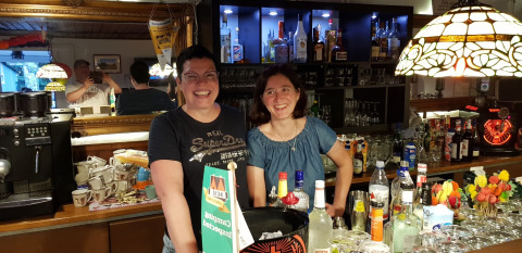 Les femmes derrière le bar - Camping Elbeling - Vodatent - Bleckede, Basse-Saxe, Allemagne