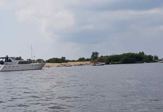 Water with boat - Camping Eefting - Vodatent - Rohel, Friesland, Netherlands
