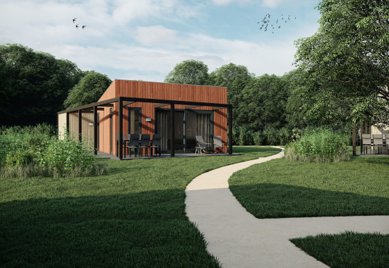 Moderne lodge med træbeklædning og store vinduer ved Holiday Park Klein Vink 25 omgivet af natur.