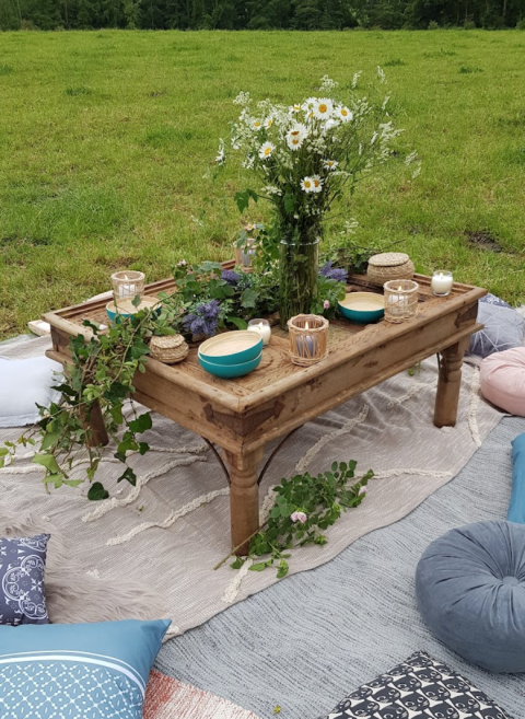 Pique-nique dans la prairie - Glamping des 2 Marguerites - Vodatent - Bazoches au Houlme, Normandie, France