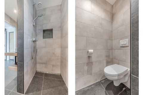 Modernes Badezimmer mit Dusche und wandhängender Toilette im Chalet Park de Kievit 19 in Belgien.
