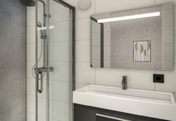 Moderne badkamer met glazen douche, verlicht spiegel en wastafel in Holiday Park Klein Vink 25, Nederland.
