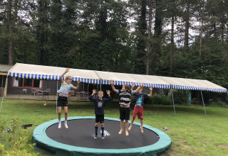 Bambini sul tappeto elastico - Camping Siësta - Vodatent - Wechelderzande, Anversa, Belgio