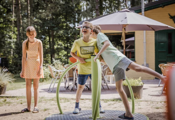 Jugando en el parque infantil - Camping Siësta - Vodatent - Wechelderzande, Amberes, Bélgica