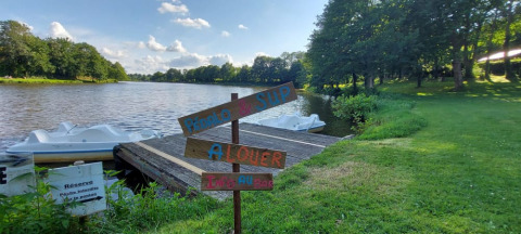Panneau au bord du lac - Camping L_ Etruyere - Vodatent - La Tardière, Pays de la Loire, France