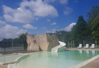 Swimming pool with slide - Camping L_ Etruyere - Vodatent - La Tardière, Pays de la Loire, France