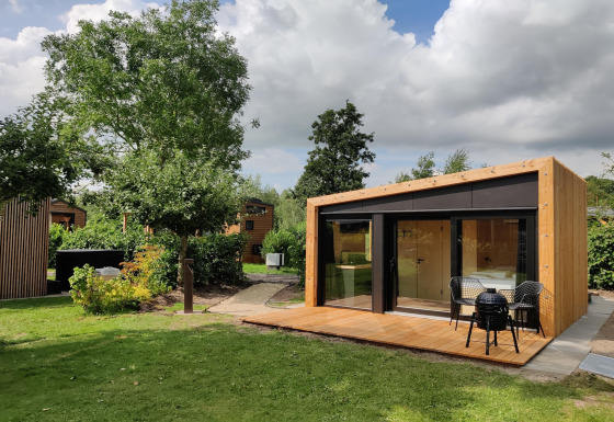 Cabaña Wetland moderna para 2 personas en Boetiekpark de Kas, rodeada de naturaleza en Scherpenzeel, Frisia.