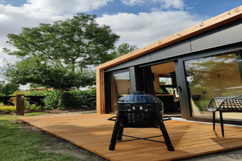 Cabaña Wetland moderna para 2 personas en Boetiekpark de Kas, Scherpenzeel, Friesland, Países Bajos.