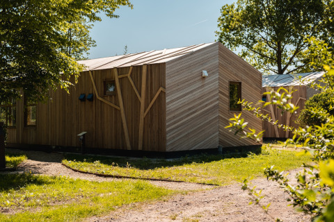Casa in legno 'Large Green House' per 4 persone, immersa nella natura nei Paesi Bassi.