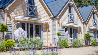 Gezellig vakantiehuisje voor 5 personen in Pobierowo met moderne afwerking, tuin en hangstoelen.