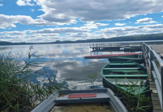 Barche vicino al molo con vista lago e nuvole, Holiday home «Maryna» in Germania.