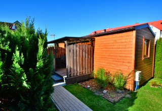 Nieuw, het hele jaar door huisje voor 2 personen in Ustronie Morskie, Denemarken, met blauwe lucht.