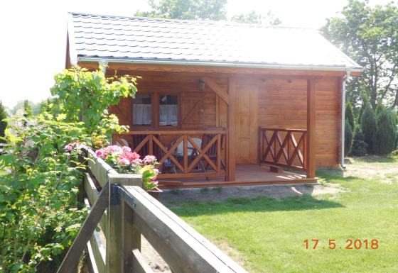 Cabaña de madera con porche, jardín y flores, Holiday homes en Swinoujście para 5 personas, 50 m².
