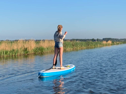En el SUP de la zona - Boerencamping Swarthoeve - Vodatent - Wormer, Holanda Septentrional, Países Bajos
