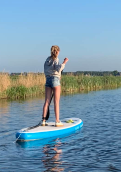 En el SUP de la zona - Boerencamping Swarthoeve - Vodatent - Wormer, Holanda Septentrional, Países Bajos