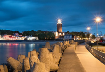 Vue crépusculaire du phare et du port de Kołobrzeg, depuis Holiday home for 6 people Kołobrzeg au Danemark.