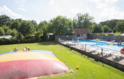 Airtrampoline en zwembad - Camping de Haer - Vodatent - Agelo, Overijssel, Nederland
