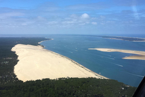 Vista aerea delle dune e della costa vicino a Holiday home «Le Porge» sulla costa atlantica francese.
