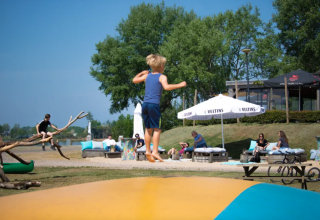 Airtrampolin - Recreatiepark Riverside - Vodatent - Appeltern, Gelderland, Niederlande