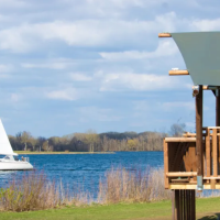 Velero en el agua - Parque Recreativo Riverside - Vodatent - Appeltern, Güeldres, Países Bajos