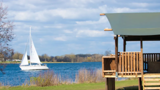 Velero en el agua - Parque Recreativo Riverside - Vodatent - Appeltern, Güeldres, Países Bajos