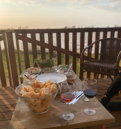 Boissons avec vue - Recreatiepark Riverside - Vodatent - Appeltern, Gelderland, Pays-Bas
