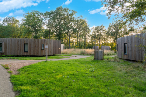 Foto di The Blue Lodge by YourNature, piccoli lodge in legno immersi nel verde e alberi in Belgio.