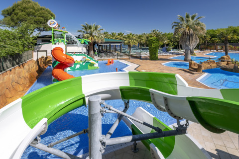 Parco acquatico presso mobile home Camping Solmar - XALET CONFORT in Spagna con scivoli e piscine.