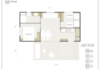 Plattegrond van Mobil Home Family Plus bij Wecamp Santa Cristina, Spanje, met bedden en voorzieningen.