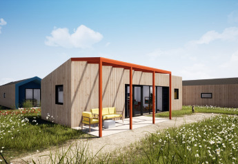 Lodge moderne en bois au Resort Callantsoog 5, terrasse colorée et mobilier extérieur dans un cadre vert.