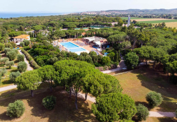 Holiday resort Riva degli Etruschi San Vincenzo with pool, lush trees, and beach nearby on the Italian coast.