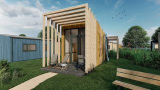 Modernes Tiny House mit Holzverkleidung und Pergola im Holiday Park Klein Vink 23, im Grünen gelegen.