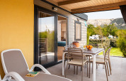 Terras van Sunny Beach Home bij Valamar Camping Baška, Kroatië met ligstoel en buitentafel.