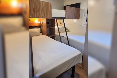 Compact room in SunLodge Mobile Home Katsura, Campsite Pra'delle Torri, Italy with modern bunk beds.