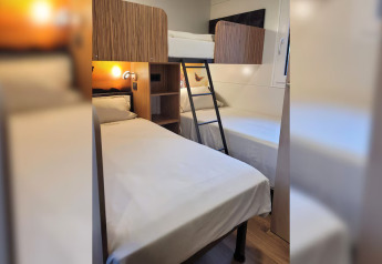 Compact room in SunLodge Mobile Home Katsura, Campsite Pra'delle Torri, Italy with modern bunk beds.