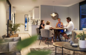 Famille prenant un dîner ensemble dans un lodge moderne à Water Cube, Holiday Park BreeBronne, Pays-Bas.