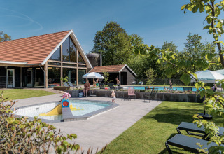 Parc de vacances Kaps à Overijssel, Pays-Bas, avec chalet moderne, piscine enfant et ambiance familiale.