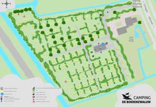 Kort over Camping de Boerenzwaluw i Holland med pladser, faciliteter, stier og indgang tydeligt markeret.