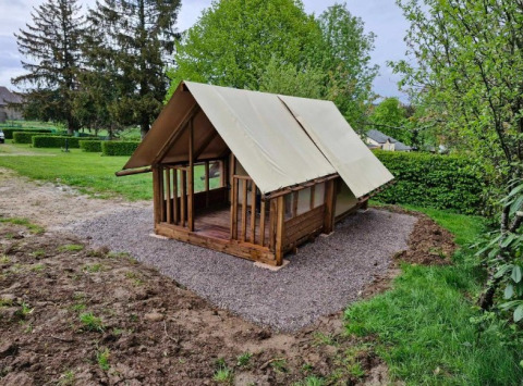 Insulated bivouac Rando safari tent at Campsite Des Randonneurs in France, surrounded by green nature.