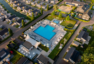 Photo aérienne de Biebosch - tuinhuis au Resort Mooi Bemelen, piscine et lodges aux Pays-Bas.