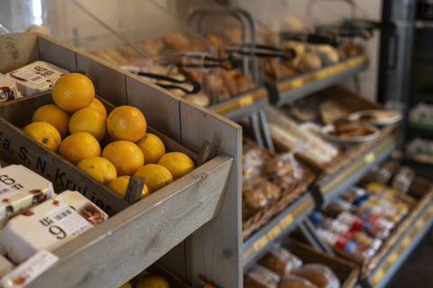 Fresh oranges and bread displayed in a chalet at Beach house with hottub at Campsite 't Veld, Netherlands.